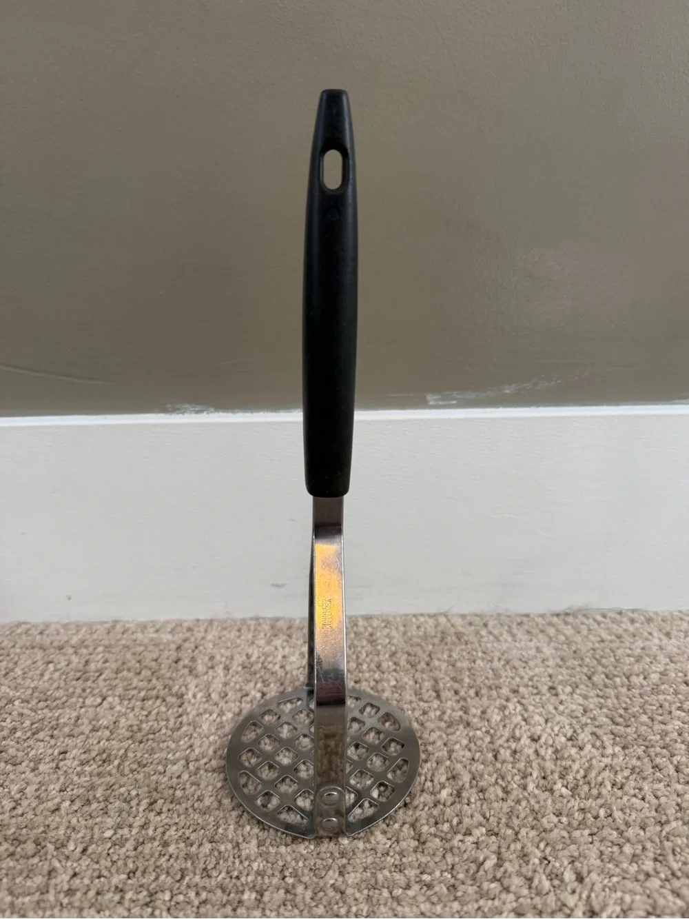 Vintage EKCO Stainless Steel Potato Masher Black Daisy Floral Handle USA 10” MCM